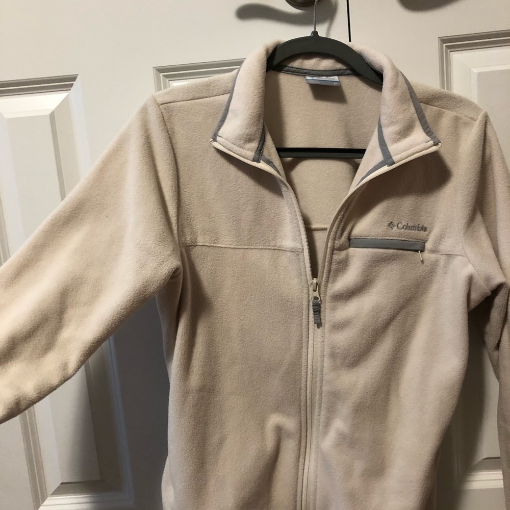 WHITE COLUMBIA ZIP-UP 🤍